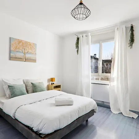 Chic And Spacious Apart With Parking Сартрувиль