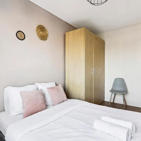 Apartament Chic And Spacious Apart With Parking Sartrouville