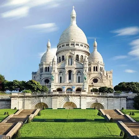 Chic And Spacious Apart With Parking Sartrouville